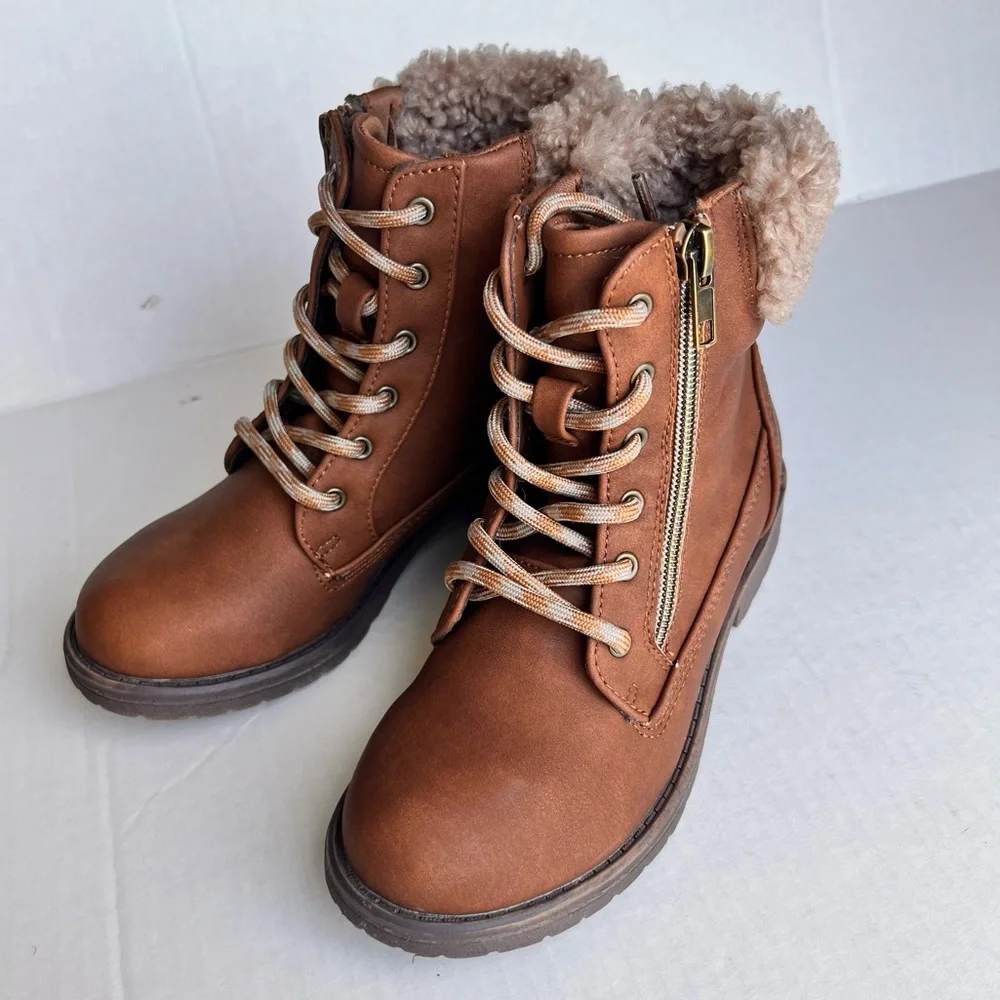 Madden Girl Sherpa trim boots size‎ 1